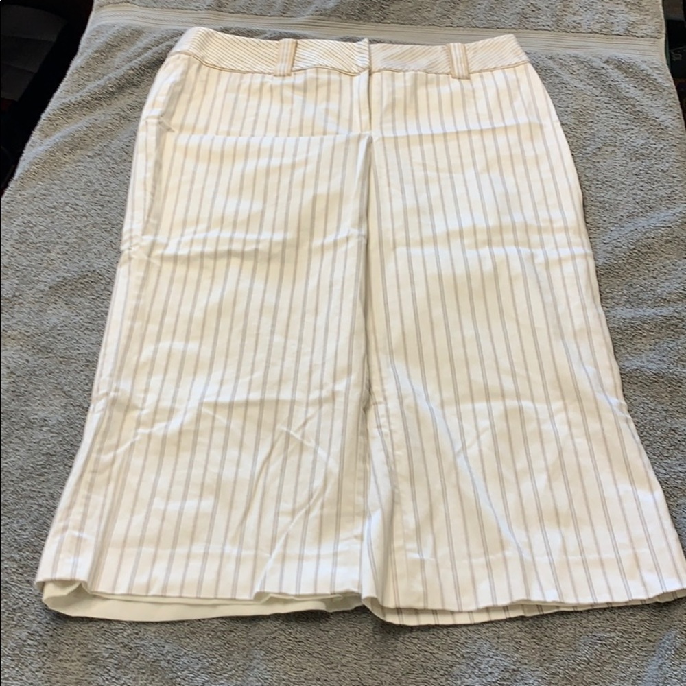 White House Black Market sz 6 striped Capris pants